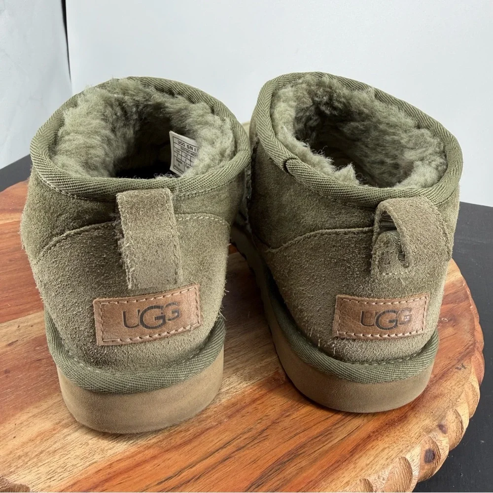 UGG Classic Ultra Mini Boots Womens‎ Size 7 Green suede Booties Soft 1116109